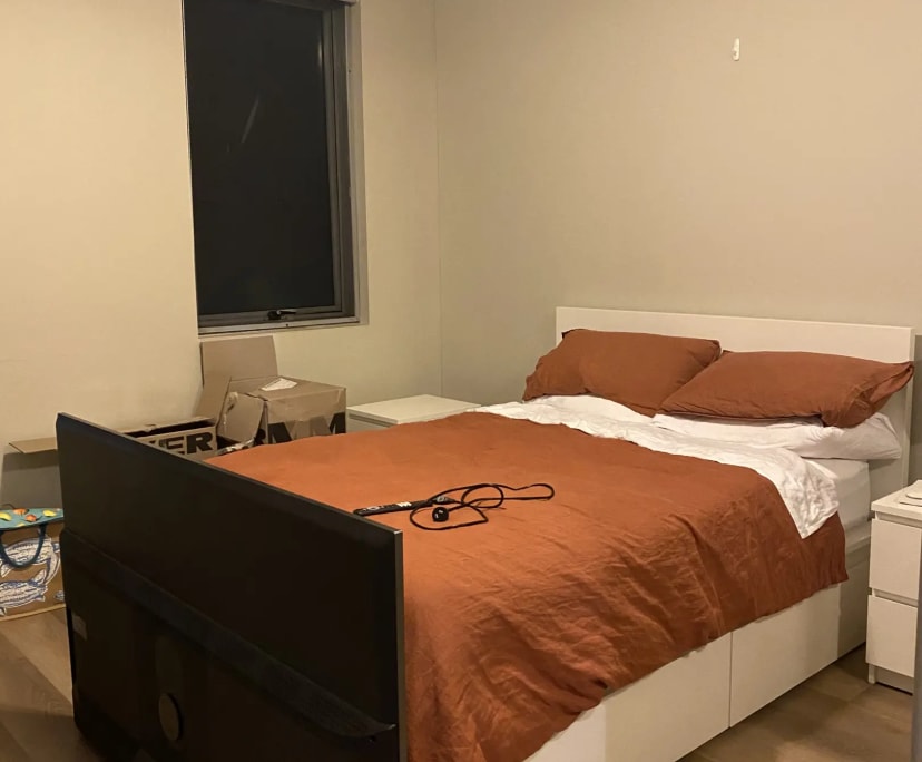 Unfurnished room with ensuite in a flatshare