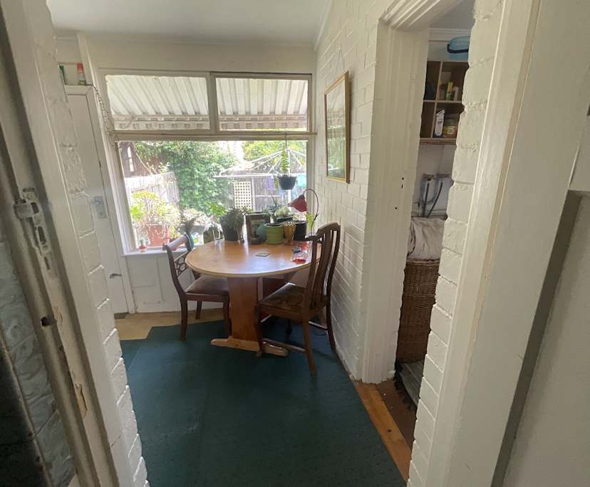 Room in a share house