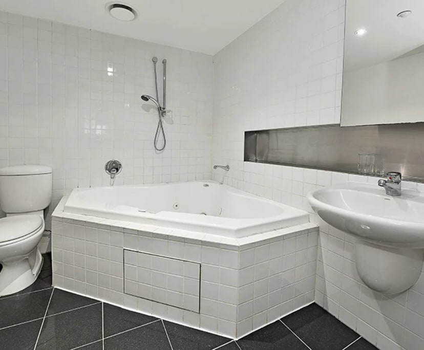 $990, Whole-property, 3 bathrooms, Melbourne VIC 3000