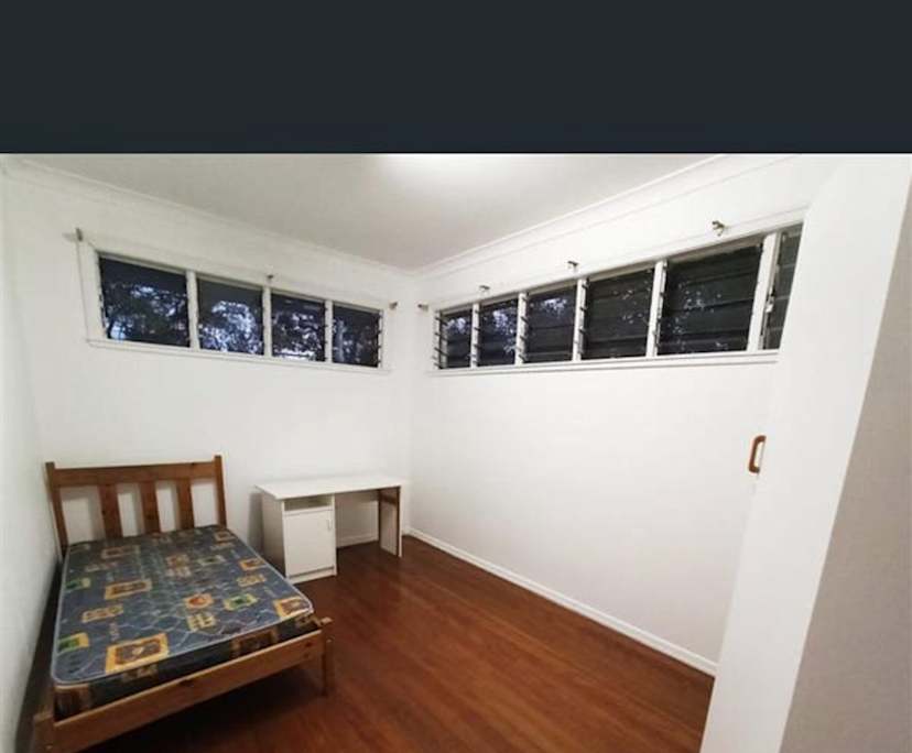 Room in a share house