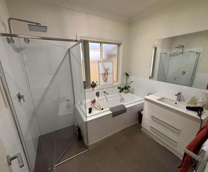 $330, Share-house, 3 bathrooms, Clearview SA 5085