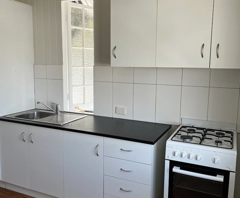 $430, 1-bed, 1 bathroom, Grange QLD 4051