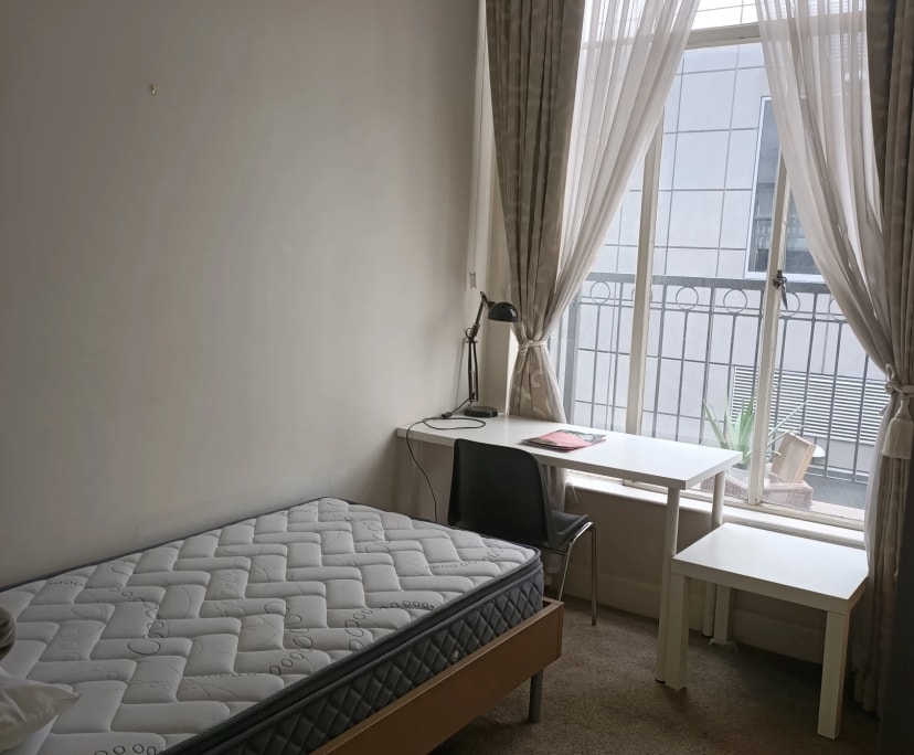 Furnished room in a flatshare