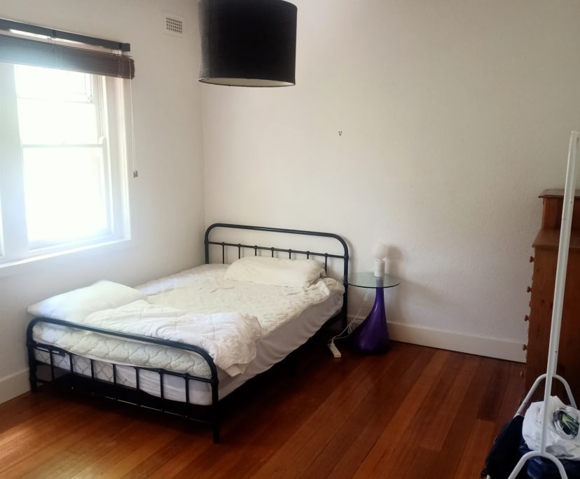 Furnished room in a flatshare