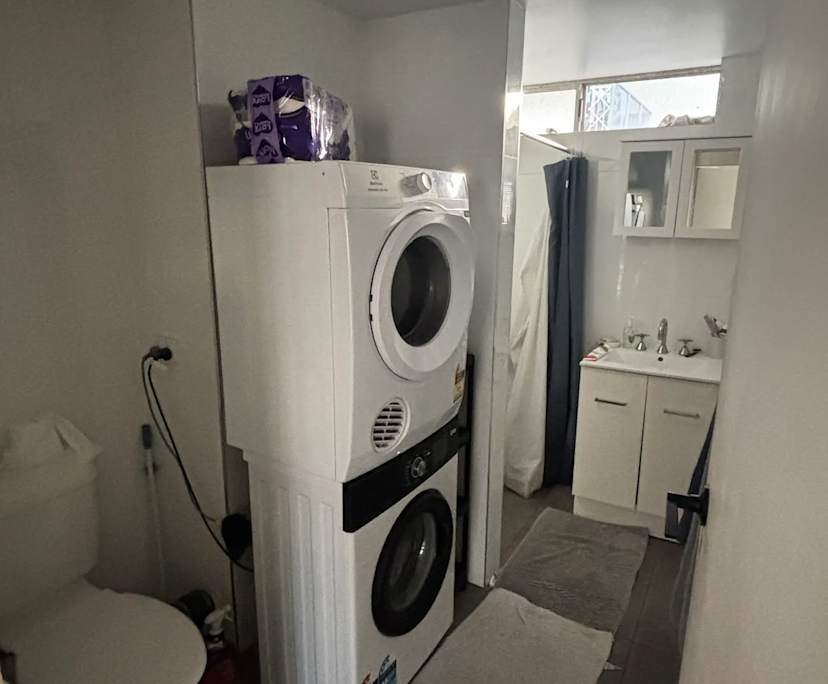 Furnished room in a flatshare