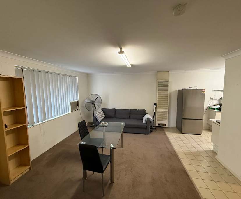 Furnished room in a flatshare