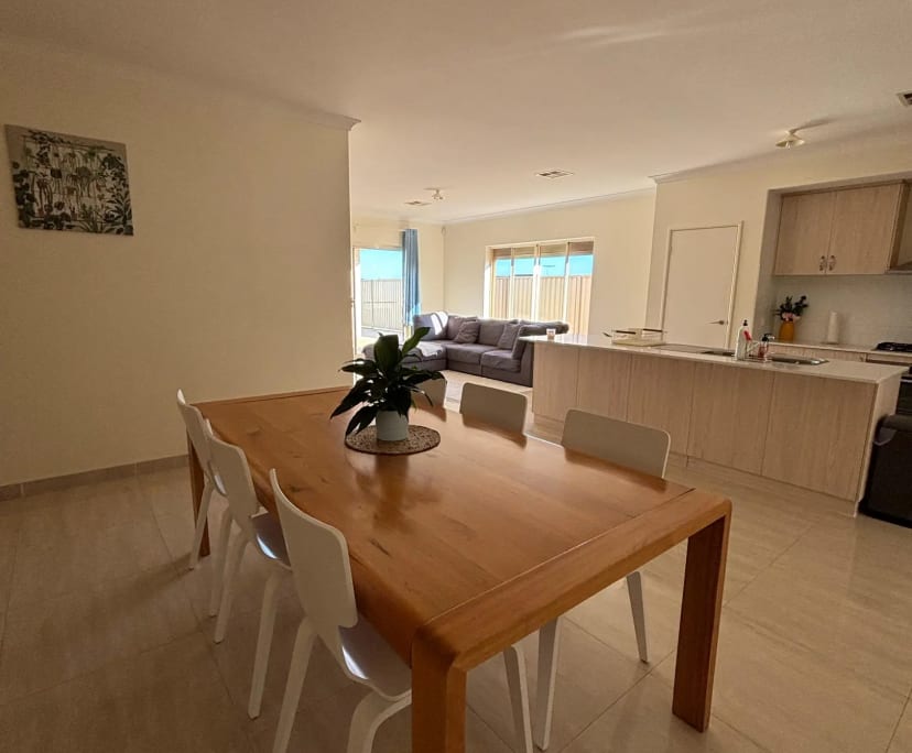 Room in a share house