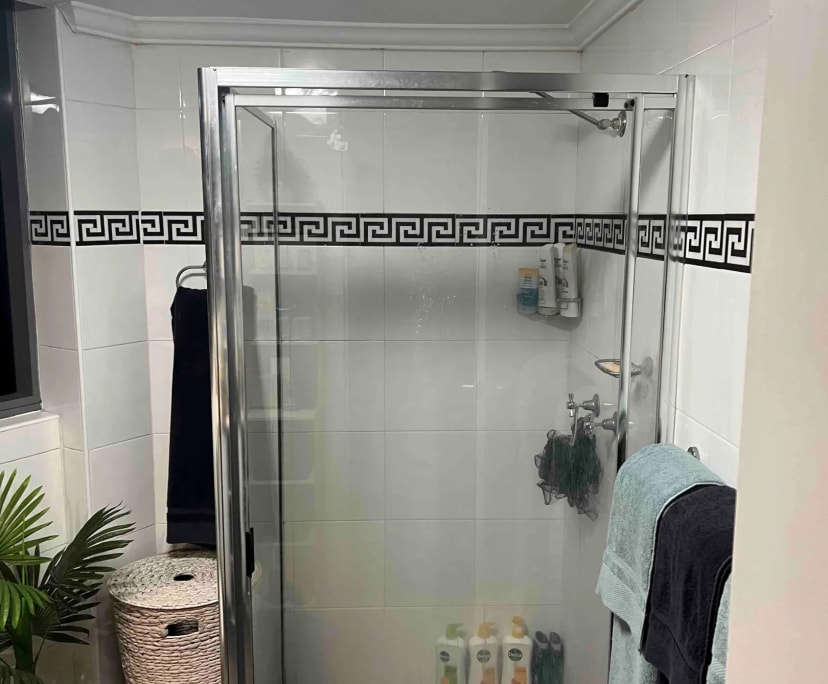 Unfurnished room with ensuite in a flatshare
