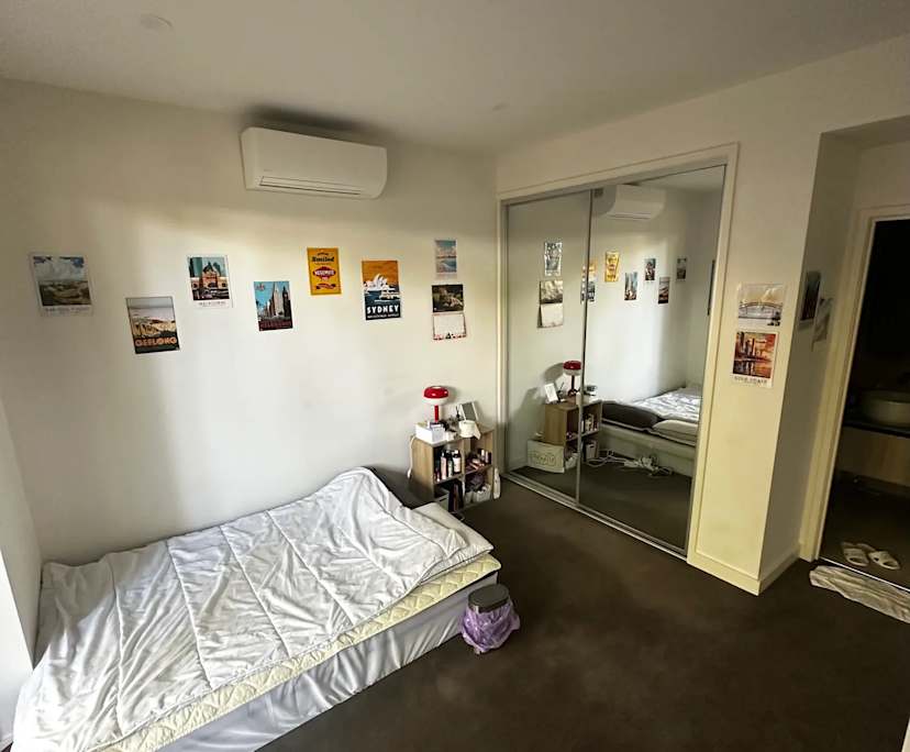 Furnished room with ensuite in a flatshare