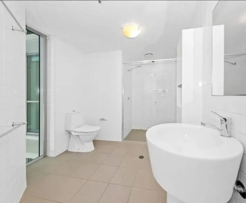 Furnished room with ensuite in a flatshare