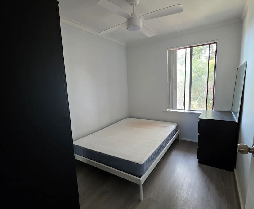 Furnished room in a flatshare