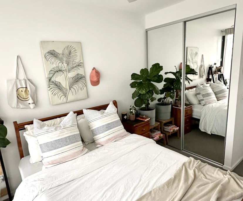 $425, Flatshare, 2 bathrooms, Broadbeach QLD 4218