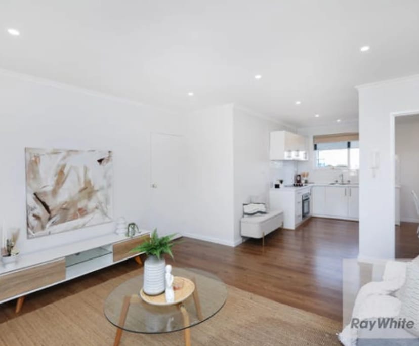 Furnished room in a flatshare