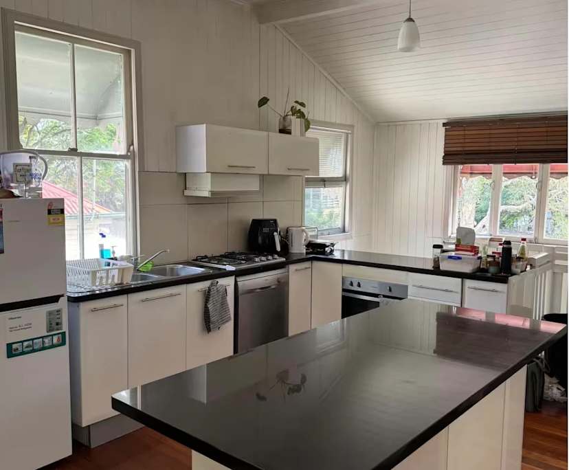 Room in a share house