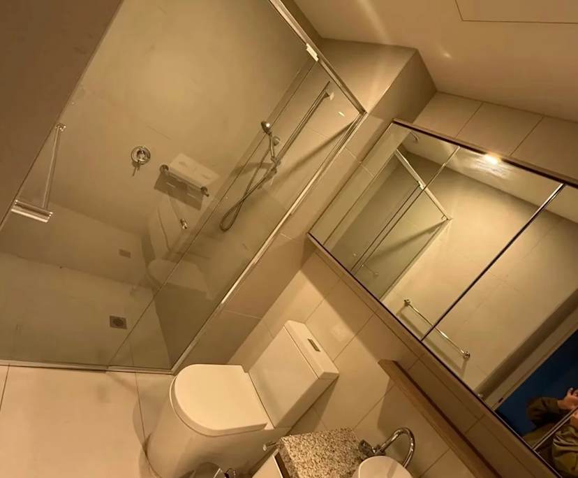 Furnished room with ensuite in a flatshare