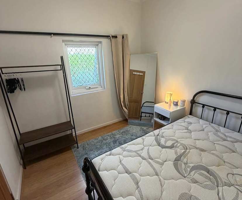 Furnished room in a flatshare