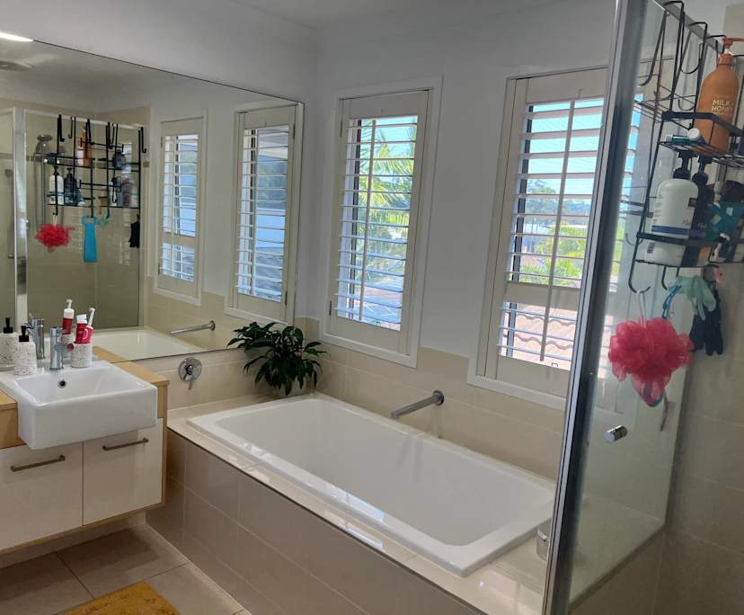 $340, Student-accommodation, 6 bathrooms, Molendinar QLD 4214