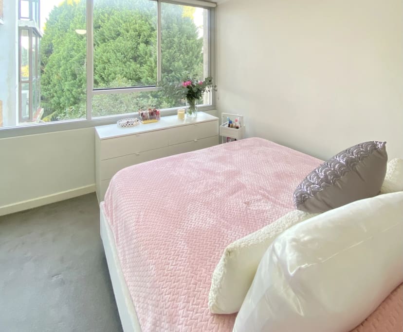 Furnished room in a flatshare