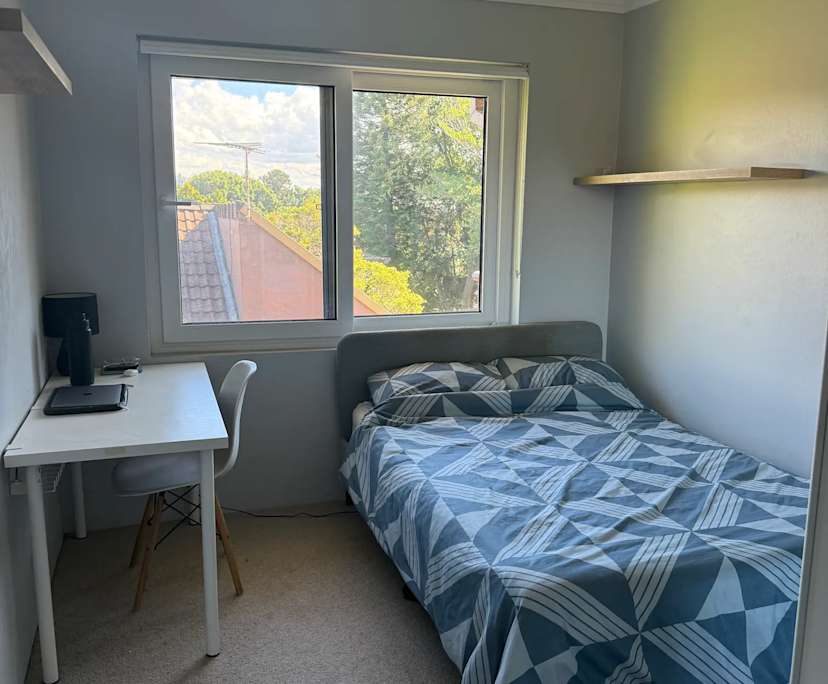 Furnished room in a flatshare