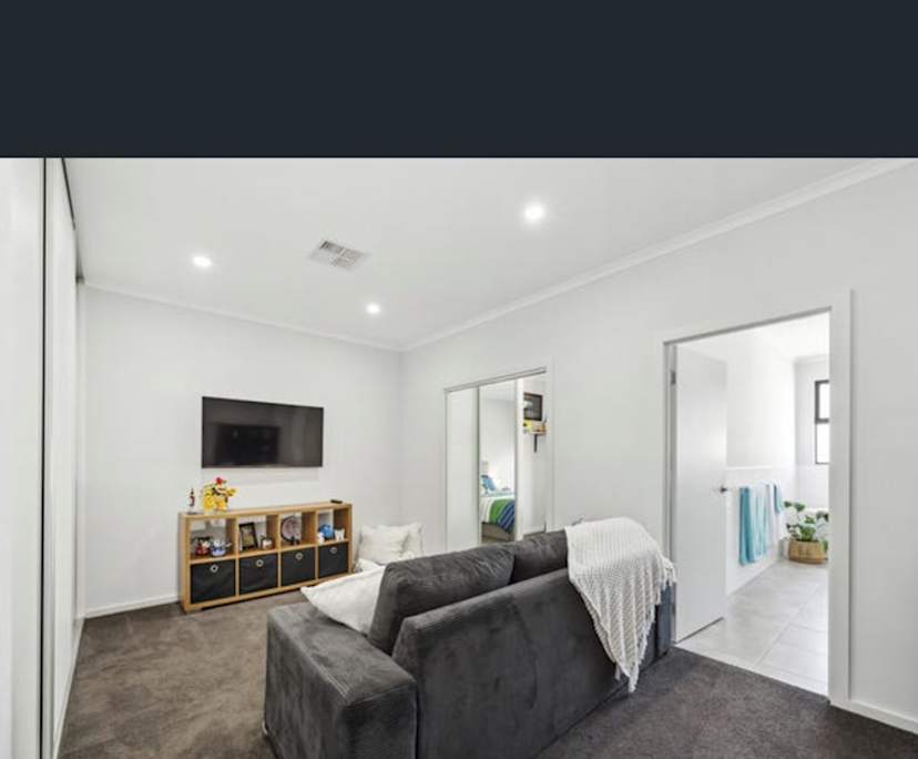 Unfurnished room with own bathroom