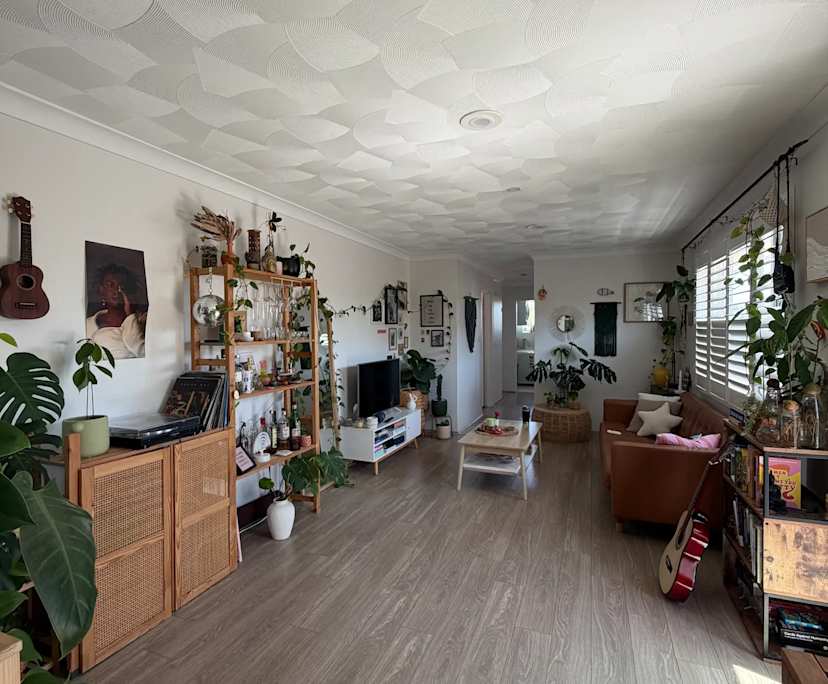 Whole property with 1 room for rent