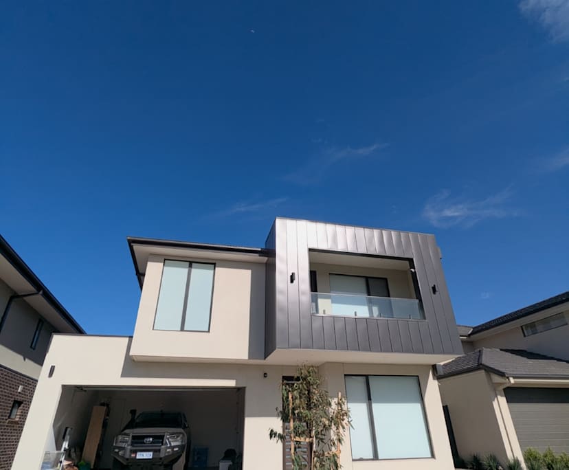 Unfurnished room in a share house