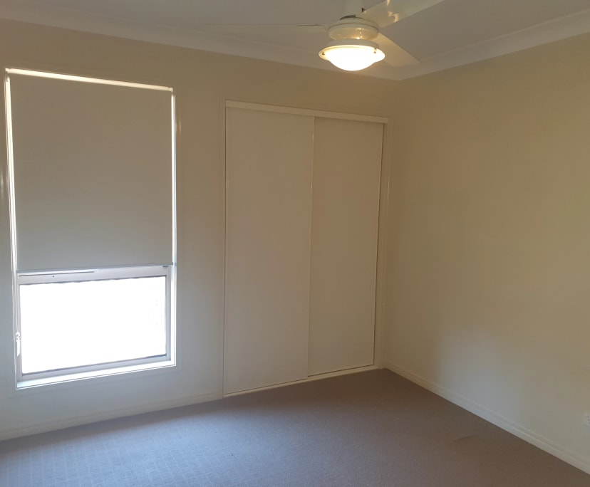 $350, Student-accommodation, 4 bathrooms, Pacific Pines QLD 4211