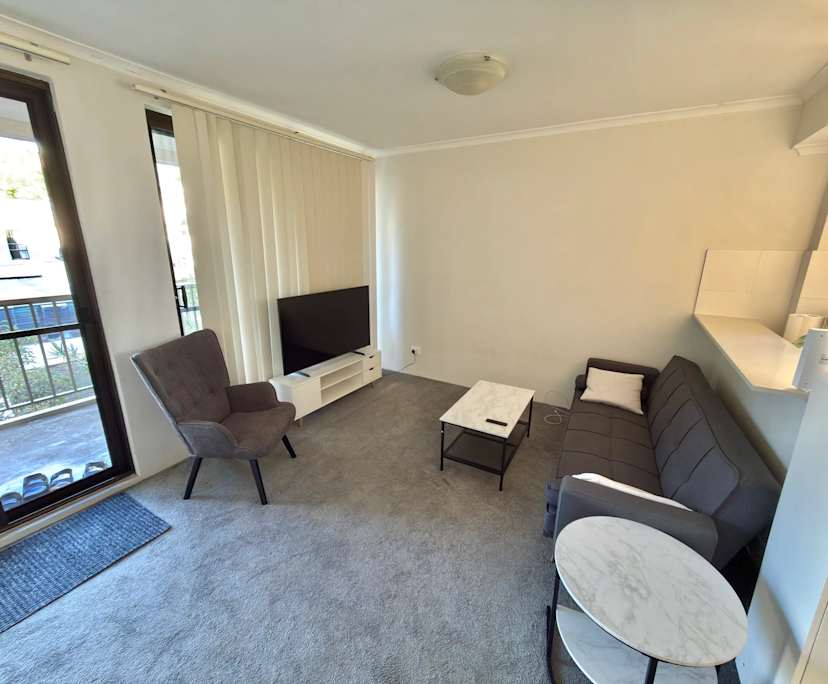 Furnished room in a flatshare
