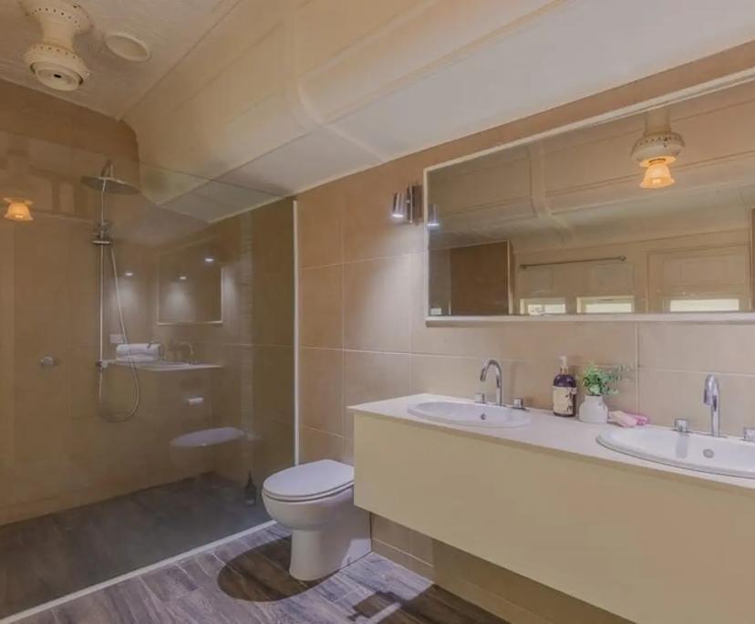 Furnished room with own bathroom