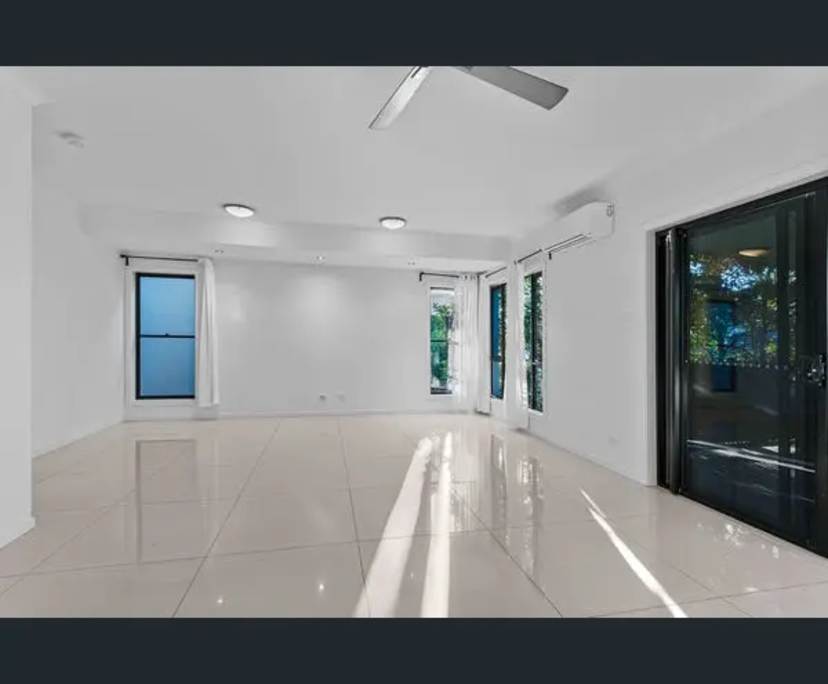 Unfurnished room in a share house