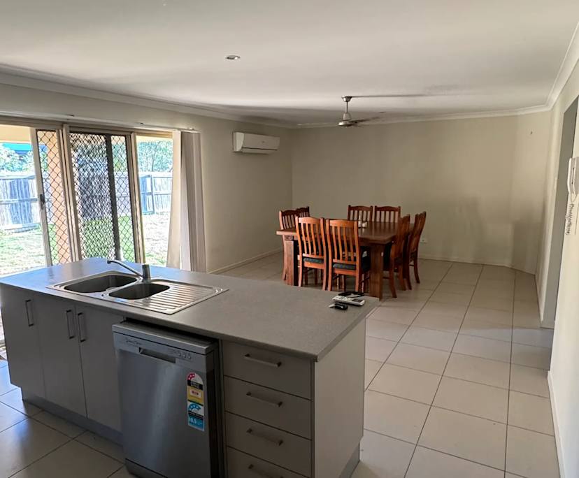 $325, Share-house, 4 bathrooms, Glen Eden QLD 4680