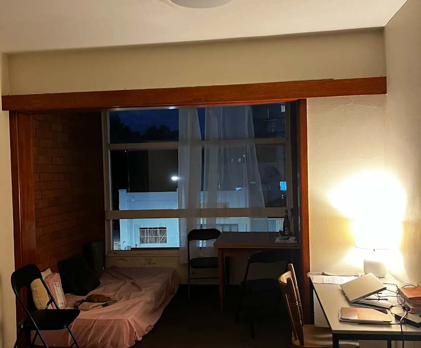 Furnished room in a flatshare