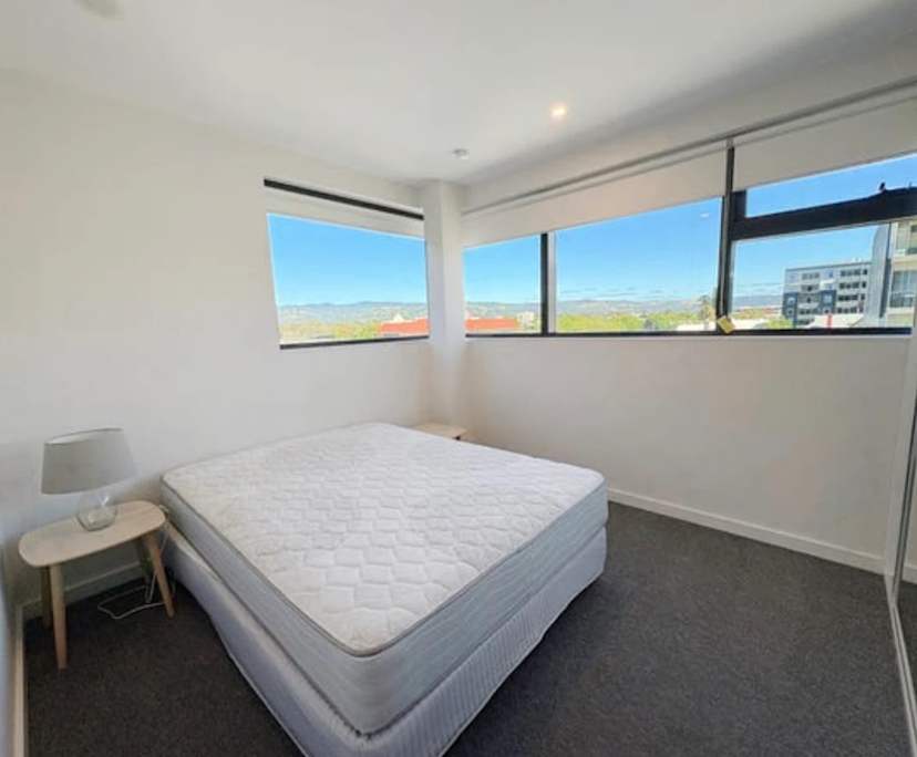 Furnished room with ensuite in a flatshare