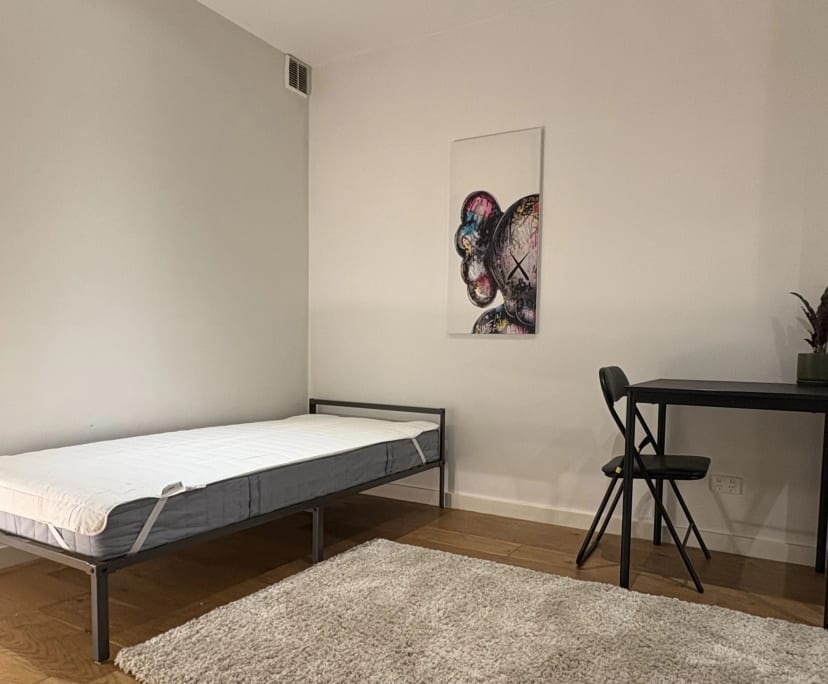 Furnished room in a flatshare