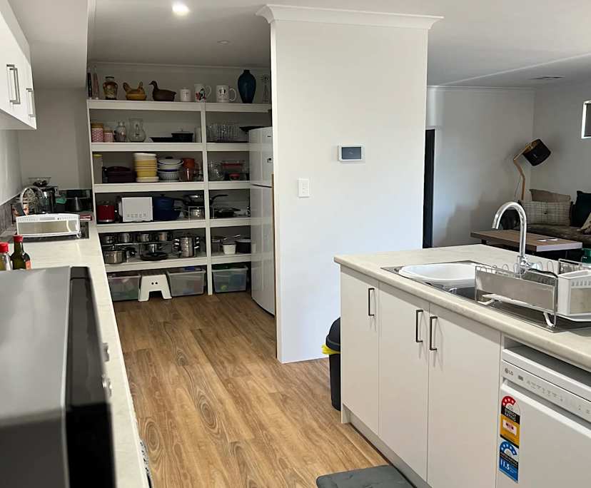 $325, Share-house, 4 bathrooms, Millbridge WA 6232