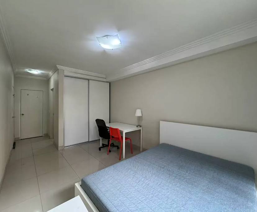 Furnished room in a flatshare