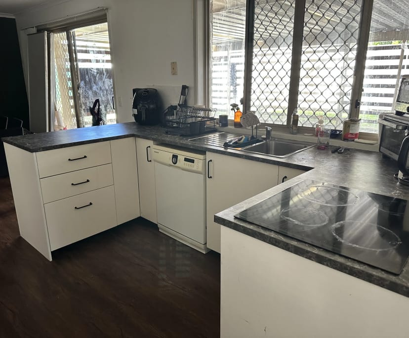 $250, Share-house, 3 bathrooms, Regents Park QLD 4118