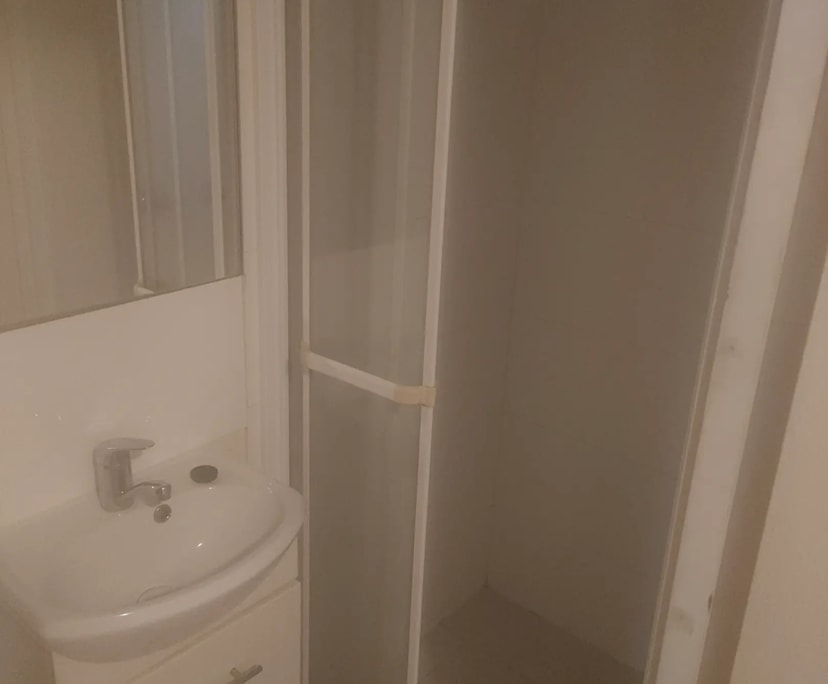 Room with ensuite in a share house