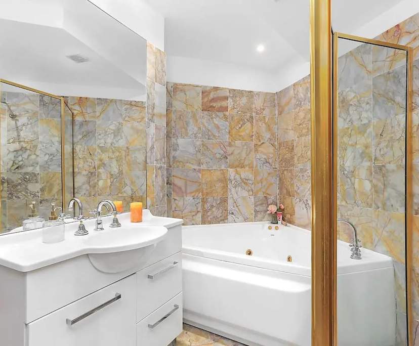 Unfurnished room in a flatshare