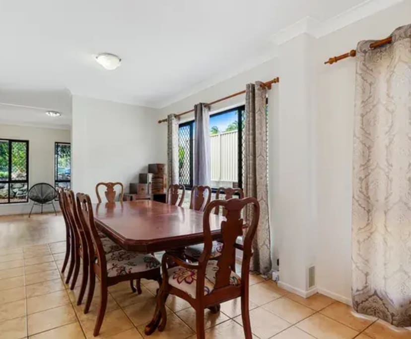 $350, Share-house, 5 bathrooms, Daisy Hill QLD 4127