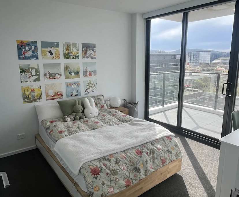 Furnished room with ensuite in a flatshare