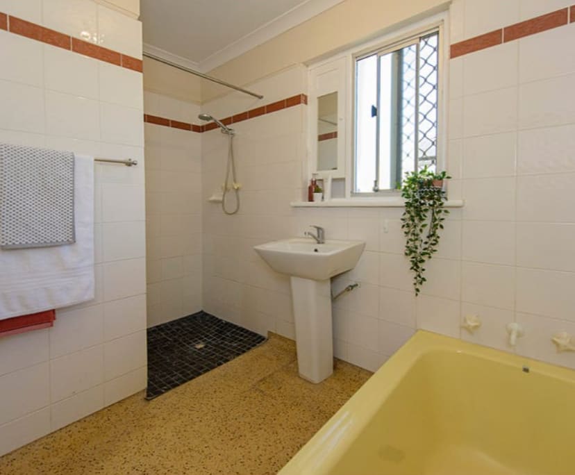 Whole property with 2 rooms for rent