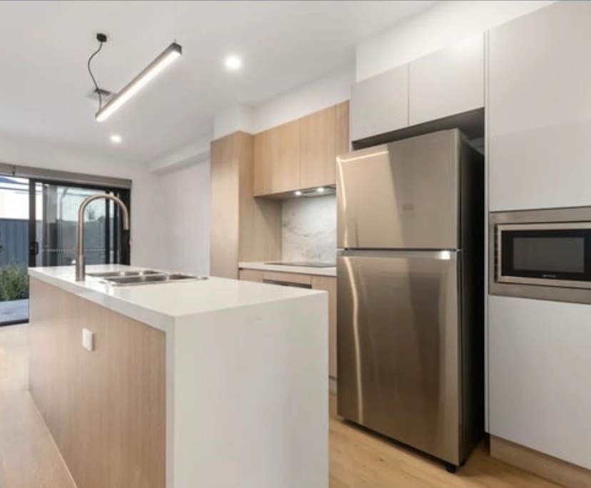 Furnished room with ensuite in a flatshare