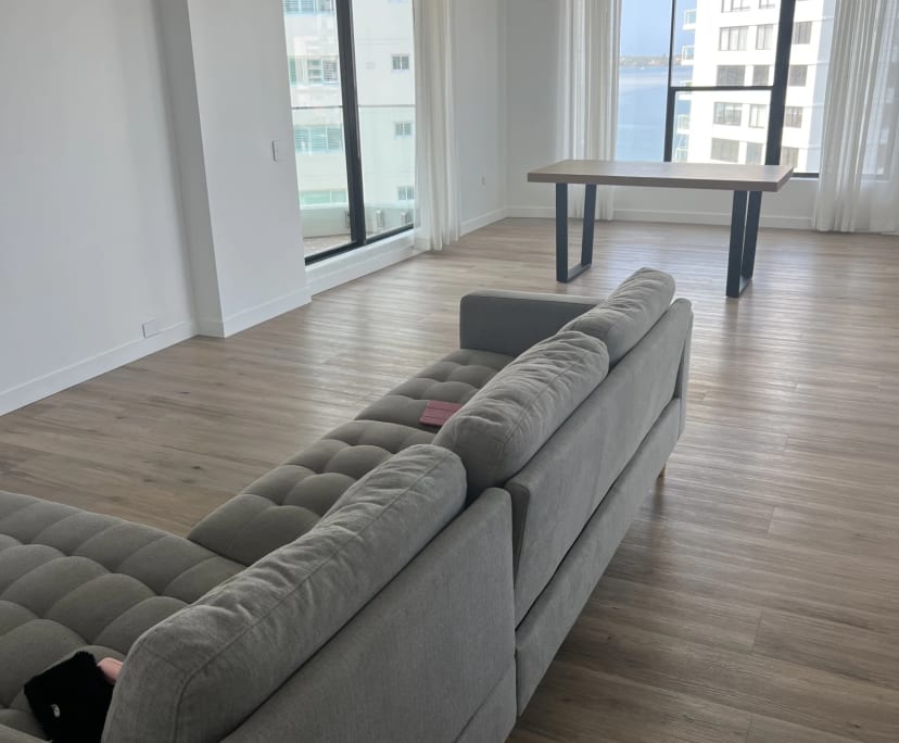 Furnished room in a flatshare