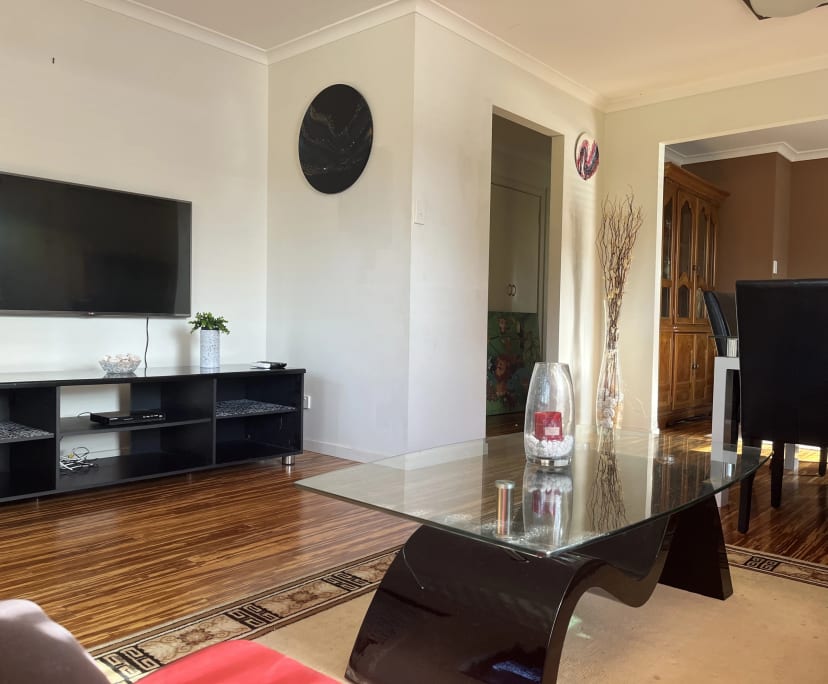 $380, Homestay, 3 bathrooms, Southport QLD 4215