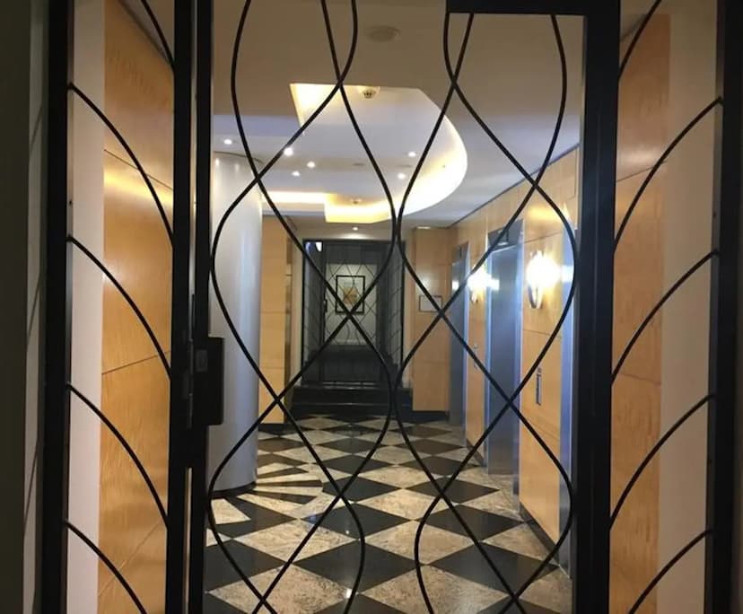 $1,395, Whole-property, 3 bathrooms, Melbourne VIC 3000