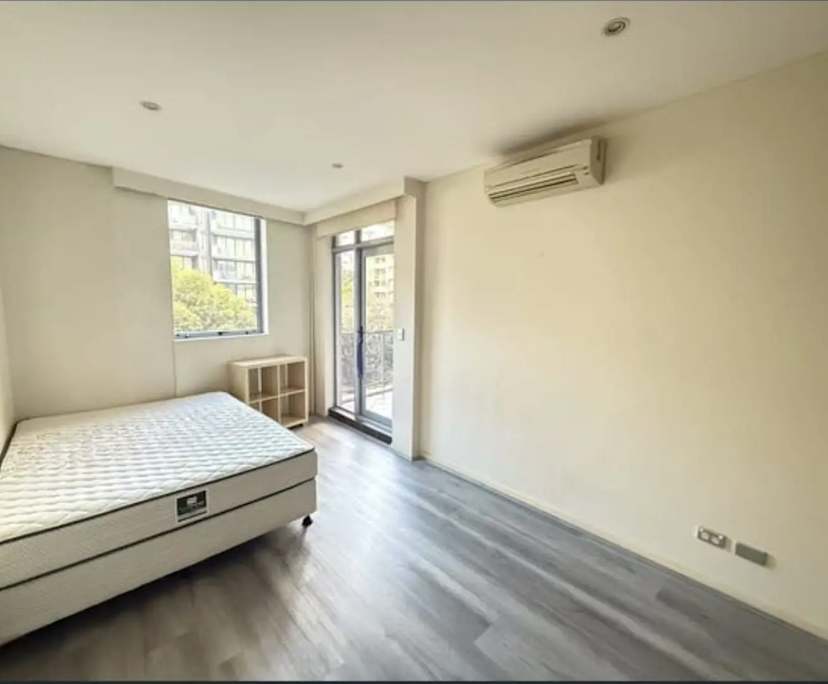 Furnished room with ensuite in a flatshare