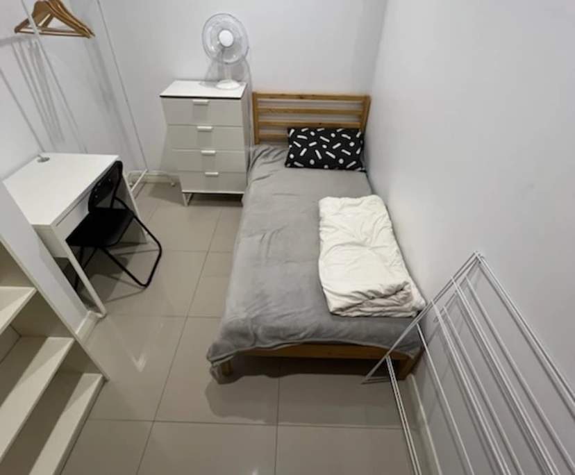 Unfurnished room in a flatshare