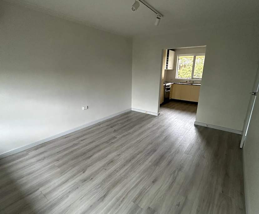 Unfurnished room in a flatshare