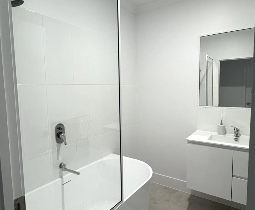 $350, Share-house, 3 bathrooms, Cannonvale QLD 4802